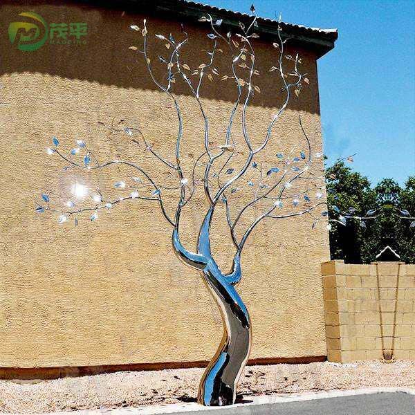 Outdoor Metal Tree Sculpture - Image 3