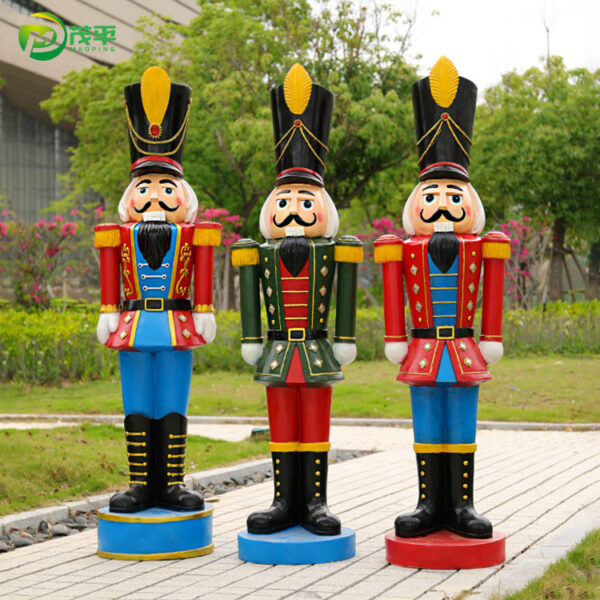 Nutcracker soldier resin sculpture - Image 2