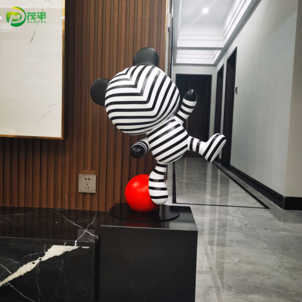 Cartoon Bear Animal Resin Sculpture - Image 2