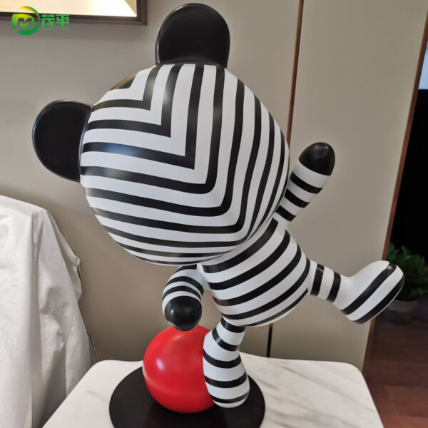 Cartoon Bear Animal Resin Sculpture