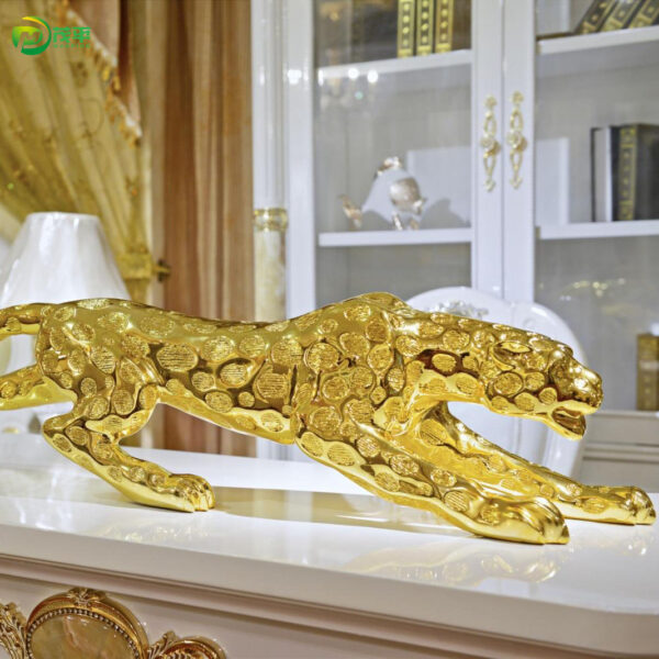 Resin leopard sculpture - Image 3