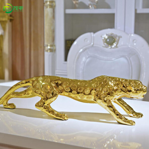 Resin leopard sculpture - Image 2