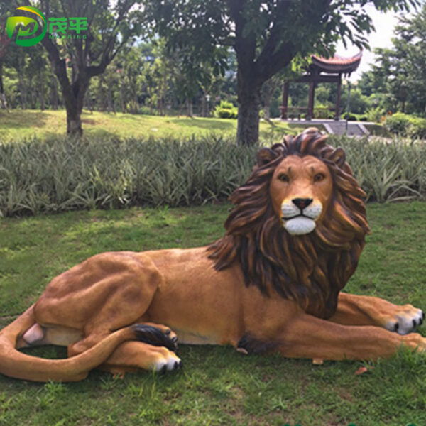 Fiberglass lion sculpture - Image 6