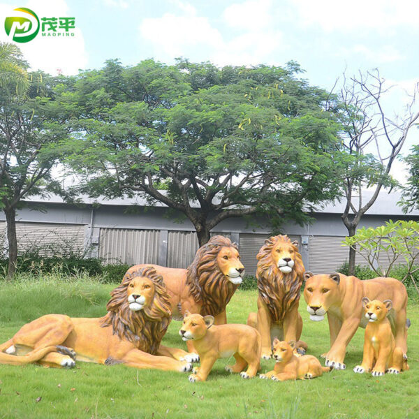 Fiberglass lion sculpture - Image 2