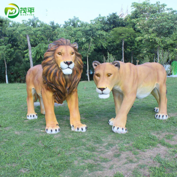 Fiberglass lion sculpture - Image 3