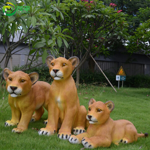 Fiberglass lion sculpture - Image 4