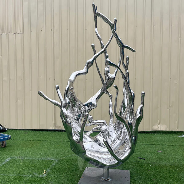 Spray stainless steel sculpture - Image 4