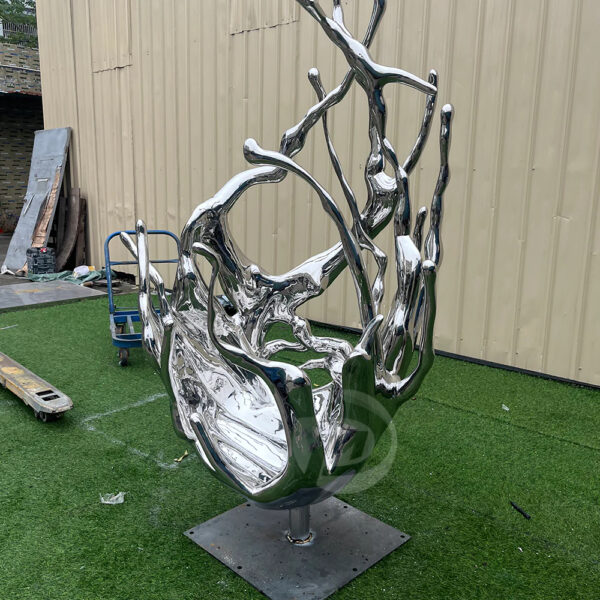 Spray stainless steel sculpture - Image 3