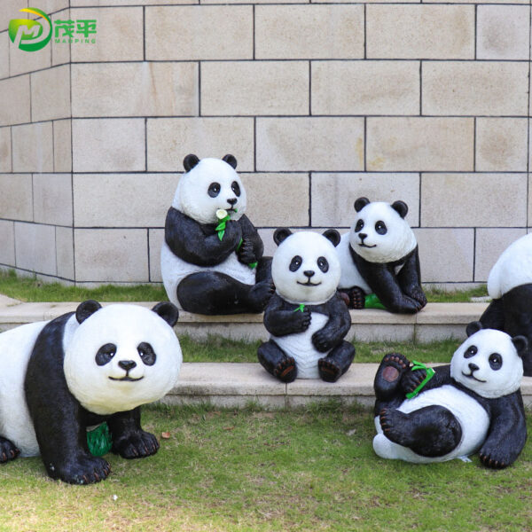 Panda sculpture - Image 4