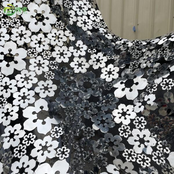 Abstract moon sculpture - Image 3