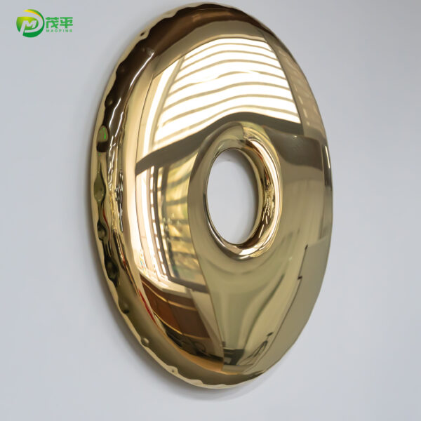 Gold donut wall decoration - Image 3