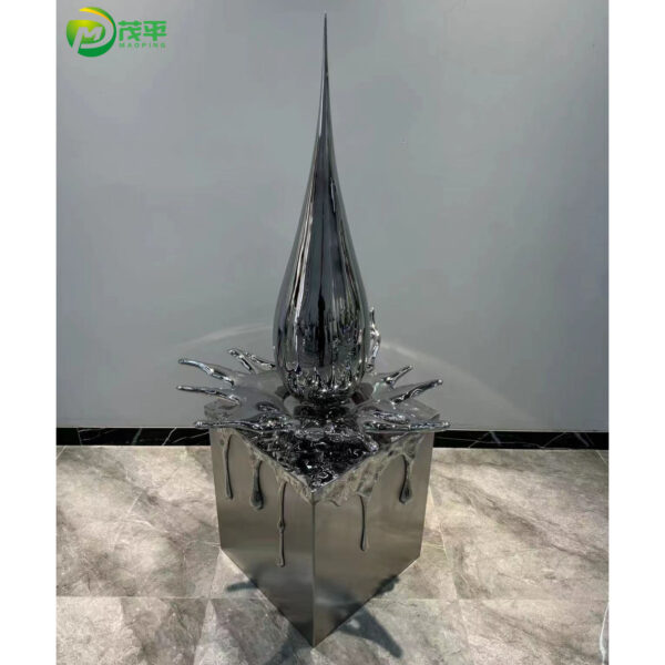 Splash Water Sculpture - Image 4