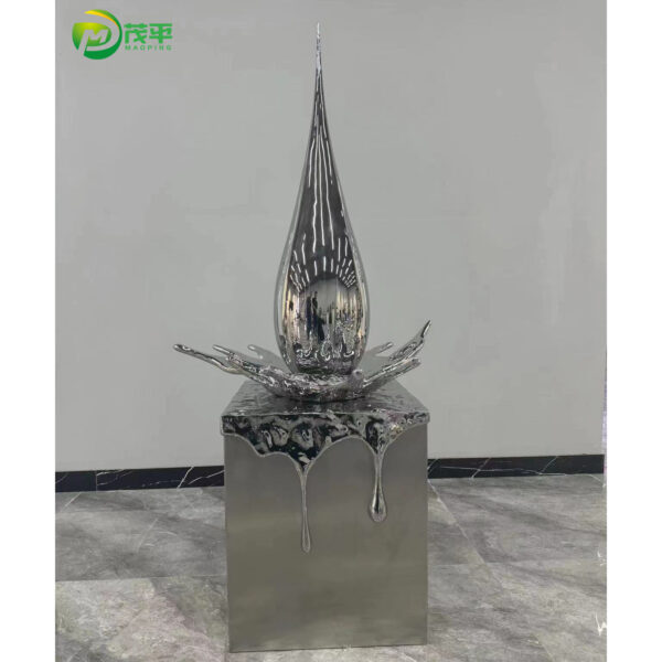 Splash Water Sculpture - Image 3